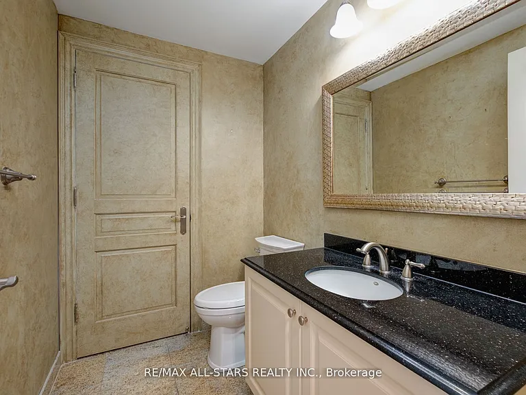 7071 Bayview Ave #211 — Photo 29