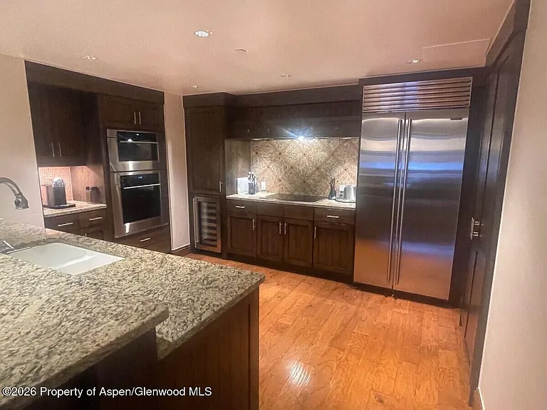 315 E Dean St — Photo 13