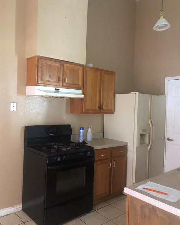 1st image of 10009 Rosbrook Dr