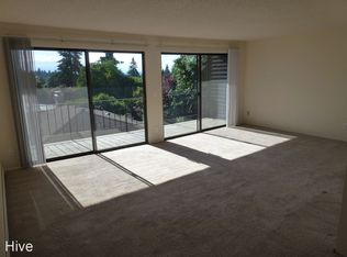 104 N 104th St APT 303, Seattle, WA 98133
