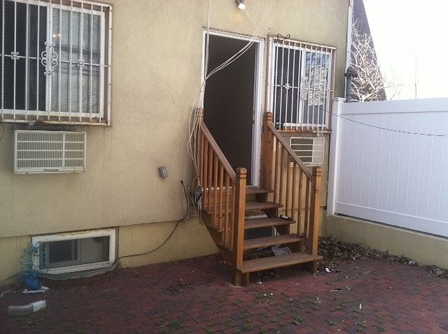 2nd image of 260A Tompkins Ave APT 1