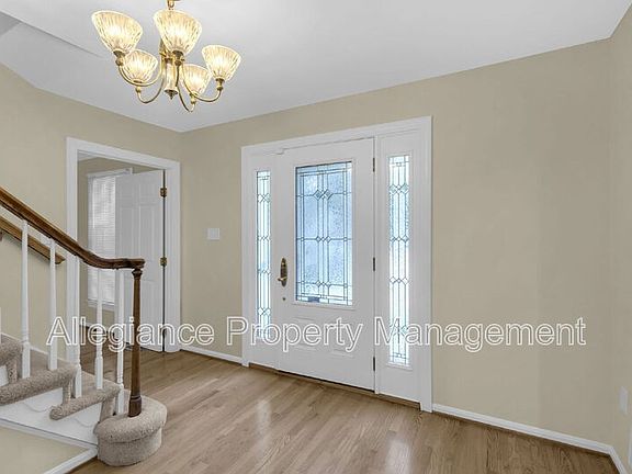 5th image of 2206 Fort Ward Pl