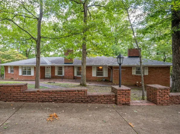 102 Lakewood Dr, Dickson, TN 37055