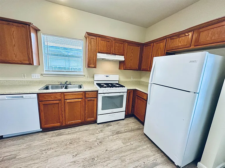 2873 Southampton Way #B — Photo 9