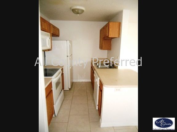 4th image of 220 Columbia Dr APT 9