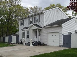 256 Riddle St, Brentwood, NY 11717