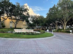 172 Vintage Cir, Naples, FL