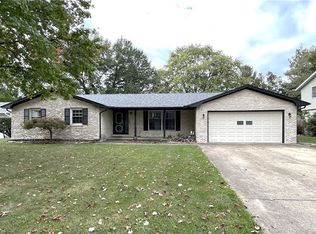 1021 N Penguin St, Effingham, IL 62401