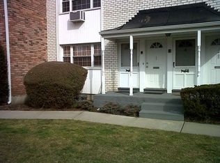 4404 Wilshire Ln, Oakdale, NY 11769