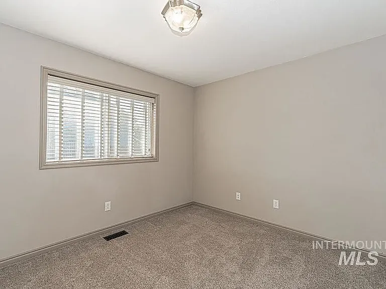 2221 S Frontier Dr — Photo 22