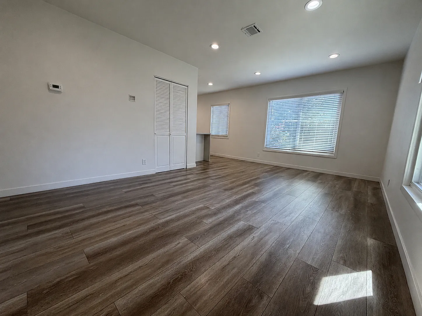 2 bed, 863 sqft, $3,190 — Photo 3