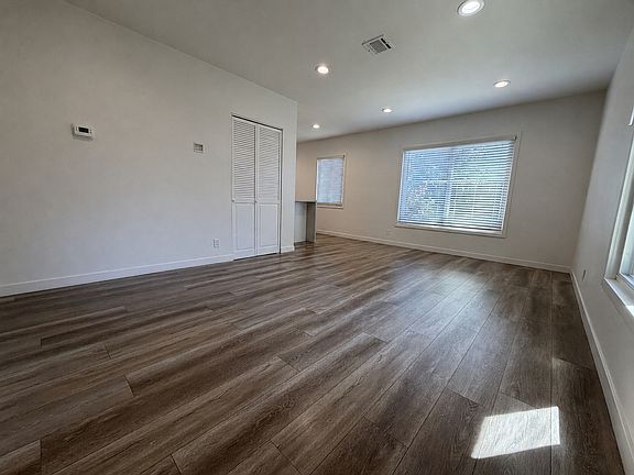 3rd image of 13523 Huston St #13525