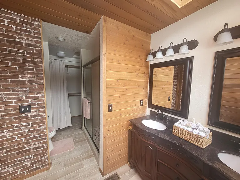 1261 N Edgewood St — Photo 21
