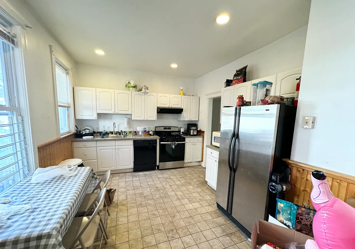 3 bed, 999 sqft, $4,500 — Photo 1