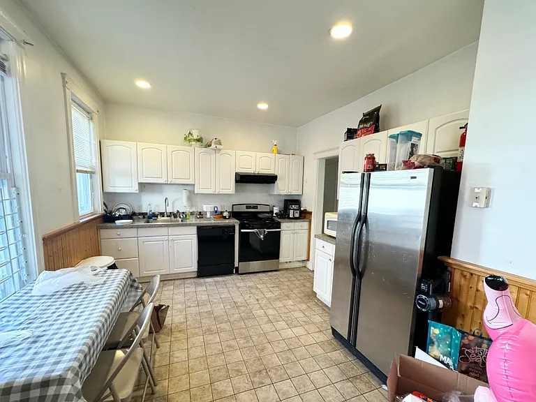 37 Hillside St #1F — Photo 1