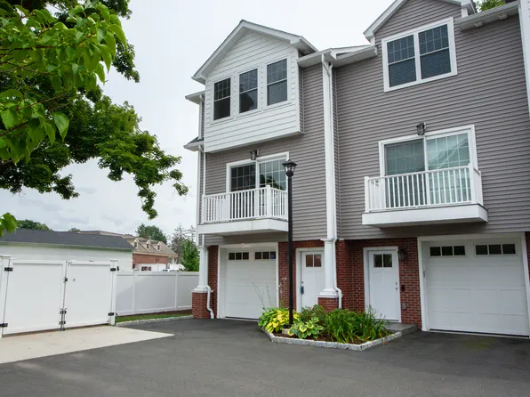 27 Naubuc Avenue #1, Glastonbury, CT 06033