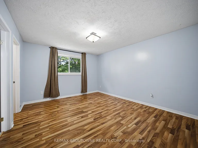 146 Bankside Dr N #UPPER — Photo 17