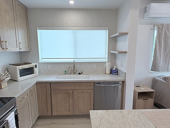 5th image of 3465 Kaimuki Ave