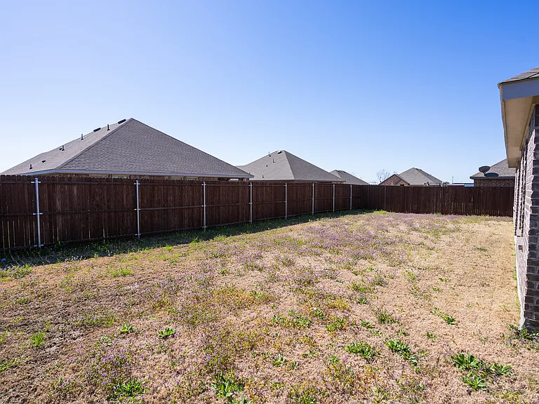 1833 Pecan Valley Dr — Photo 26