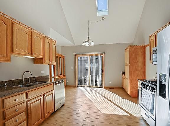 4th image of 5707 W 90th St
