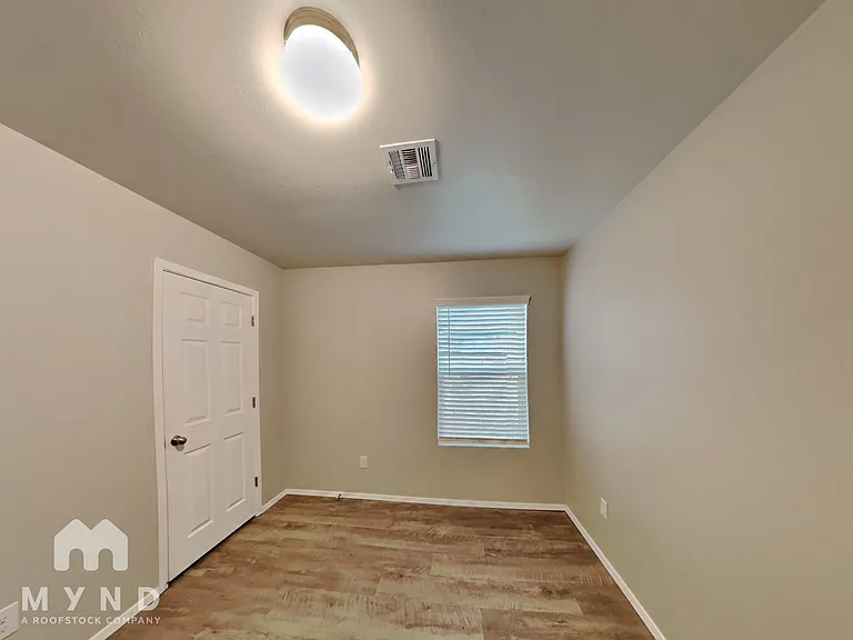 2923 Russell Rd — Photo 14
