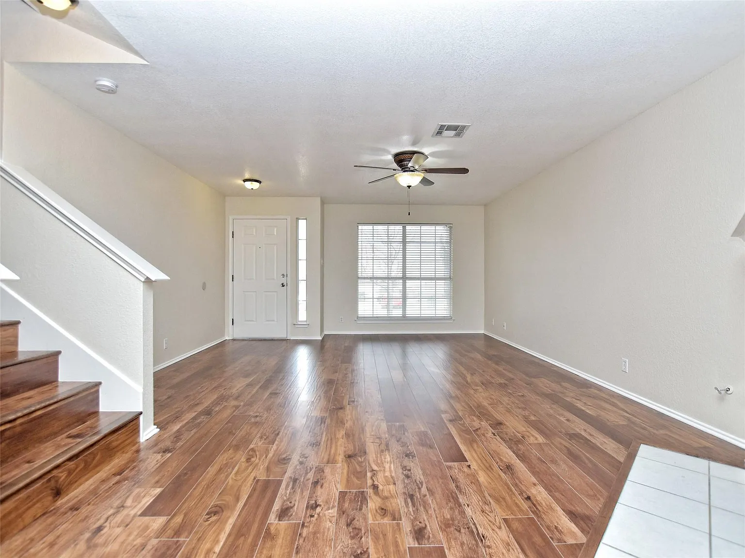 3 bed, 2.5 bath, 2143 sqft, $1,995 — Photo 2