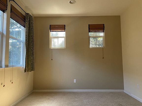 Nook, adjacent to the kitchen