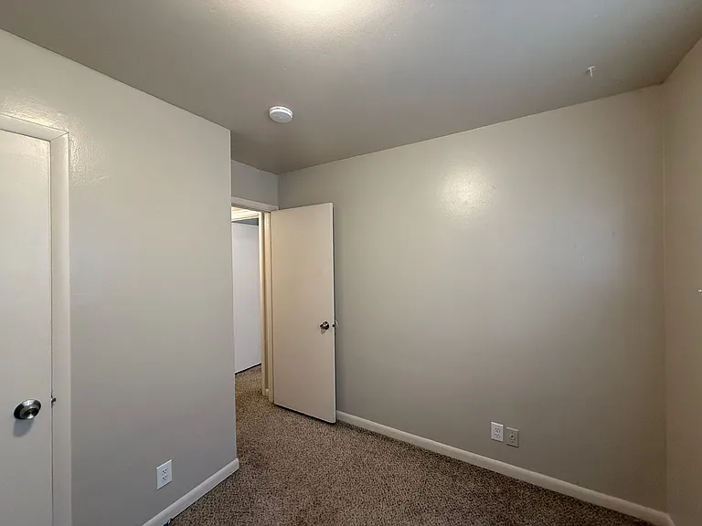 2424 W Savannah St — Photo 15