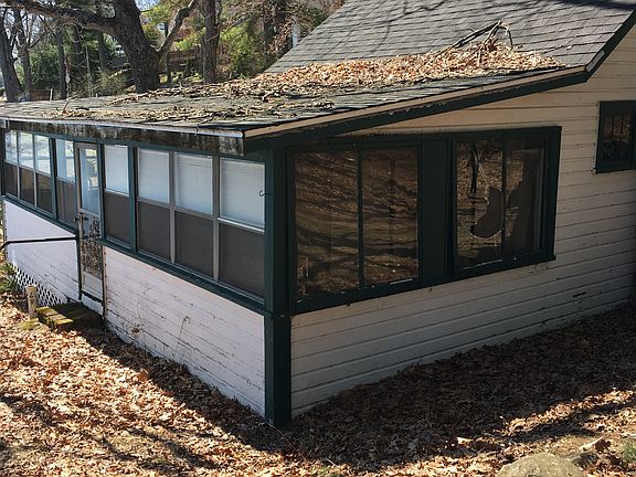 3rd image of 105 Lakeshore Dr