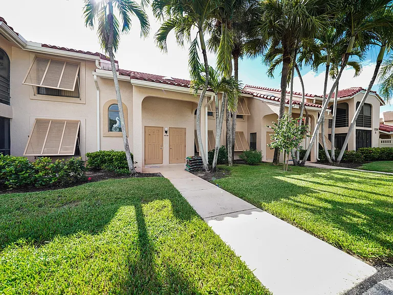 10204 Mangrove Dr #103 — Photo 1