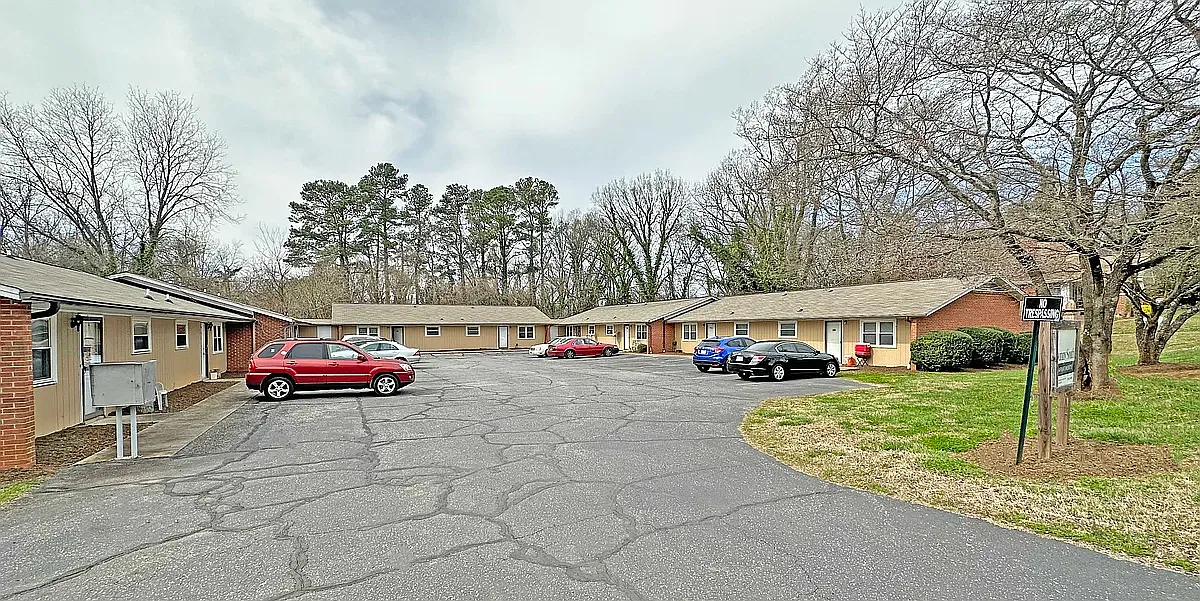 2 bed, $1,000 — Photo 1