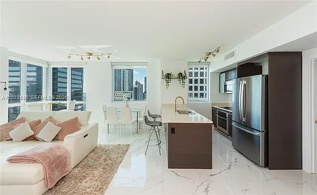 500 Brickell Ave — Photo 19
