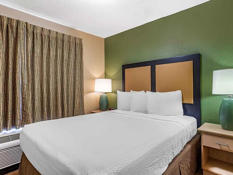 Studio Suite - 1 Queen Bed