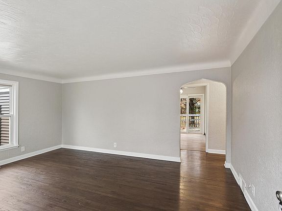 3rd image of 2057 Giesmann St