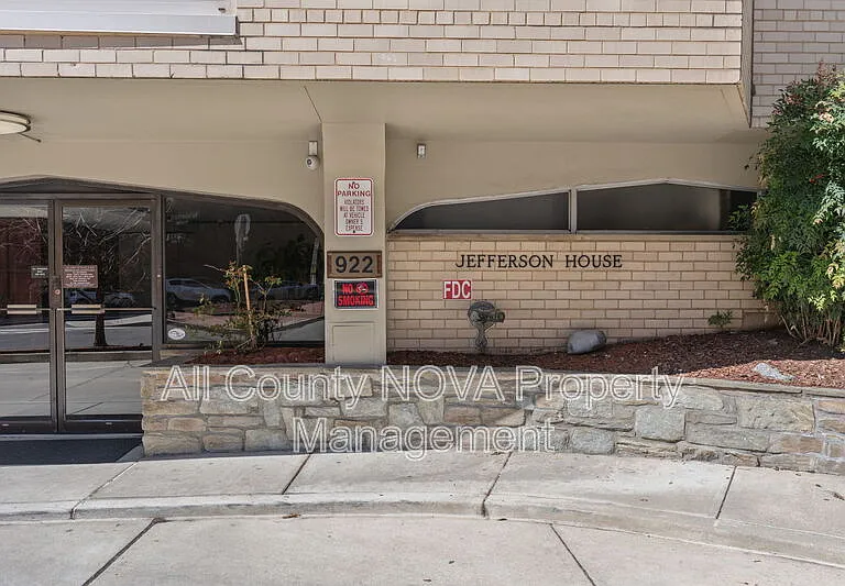 922 24th St NW #321 — Photo 4
