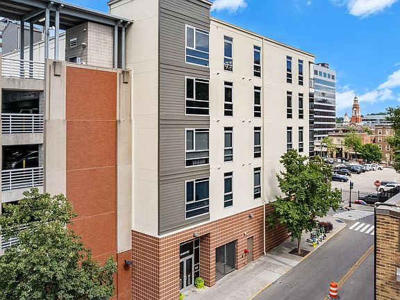 3rd image of 440 Walnut St Unit 405