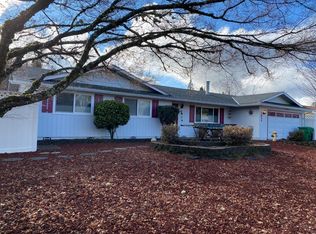 1815 Axtell Dr, Grants Pass, OR 97527