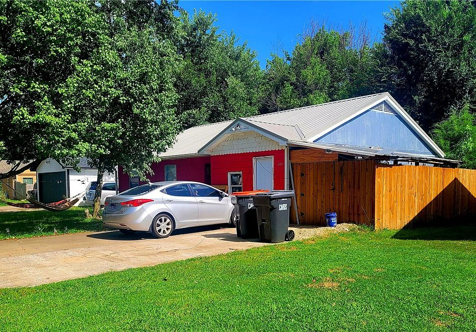 1st image of 470 Village Ln