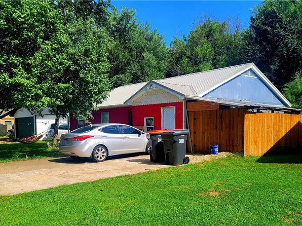 470 Village Ln, Springdale, AR 72764
