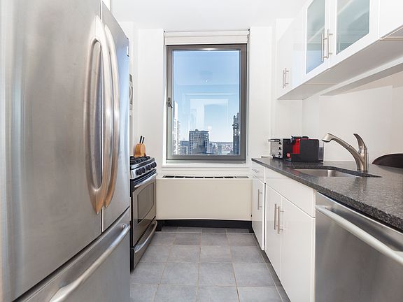 4th image of 9 W 31st St APT 22F