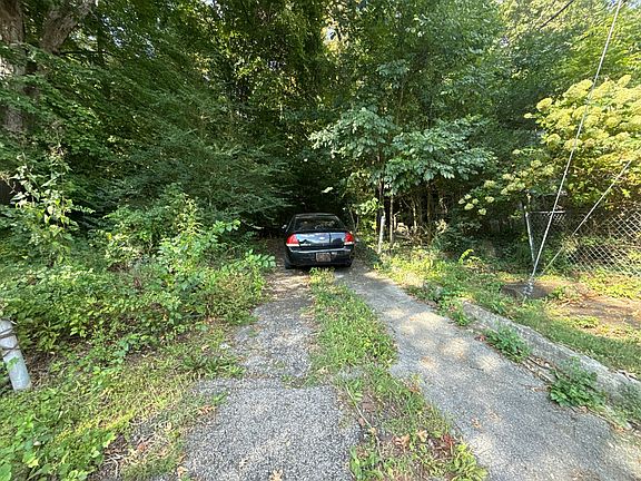 5th image of 712 Prichard St