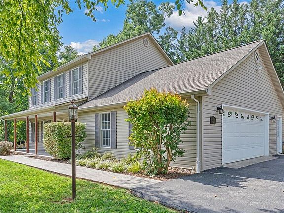 2nd image of 239 Pin Oak Dr