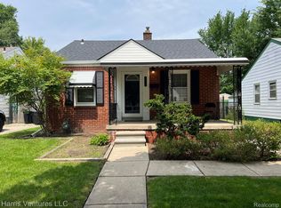 19163 Washtenaw St, Harper Woods, MI 48225