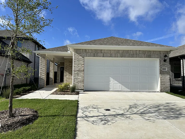 501 Dorothy Dr — Photo 1