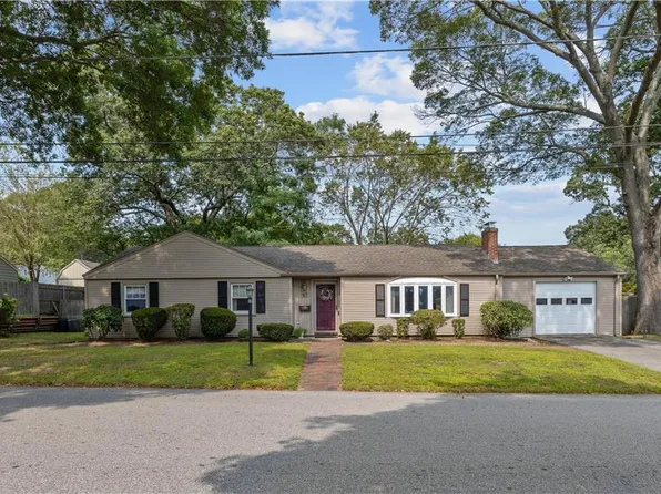 47 Flagg Ave, Warwick, RI 02886