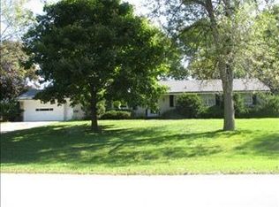 207 N Seward St, Winnebago, IL 61088