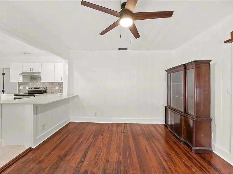 705 SE Stypmann Blvd — Photo 7
