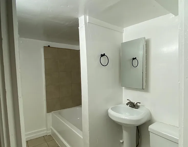 2028 Linden St — Photo 8