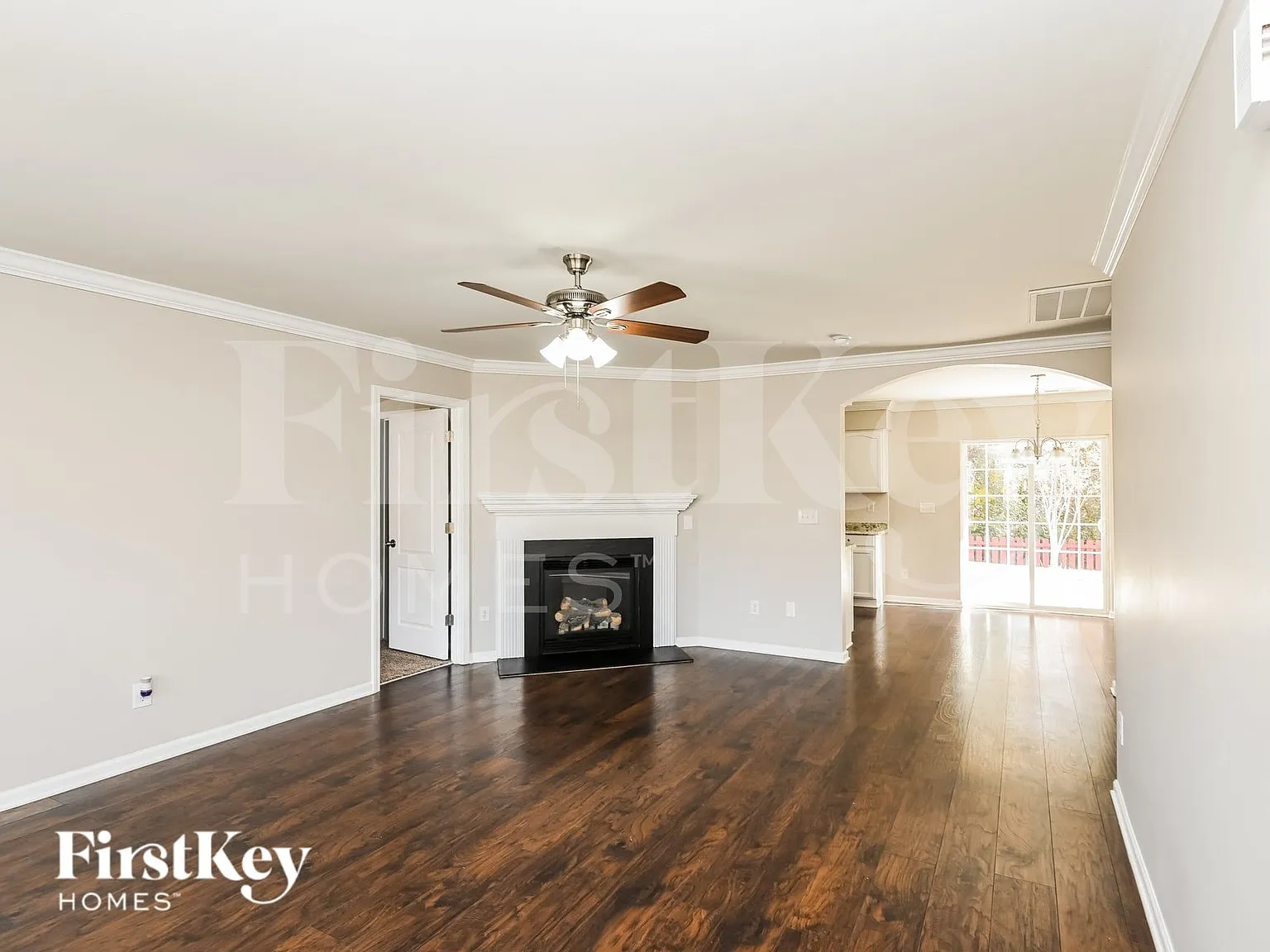 3 bed, 2.0 bath, 1200 sqft, $2,380 — Photo 4