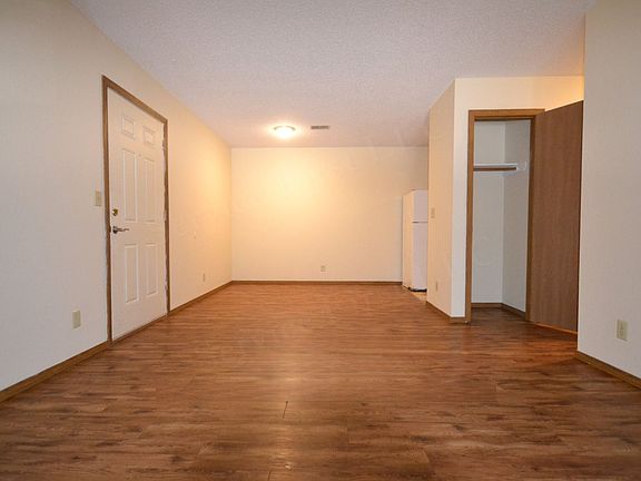 4th image of 915 W College St #A-11